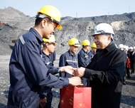 Party chief extends Tet greetings to coal miners in Quang Ninh